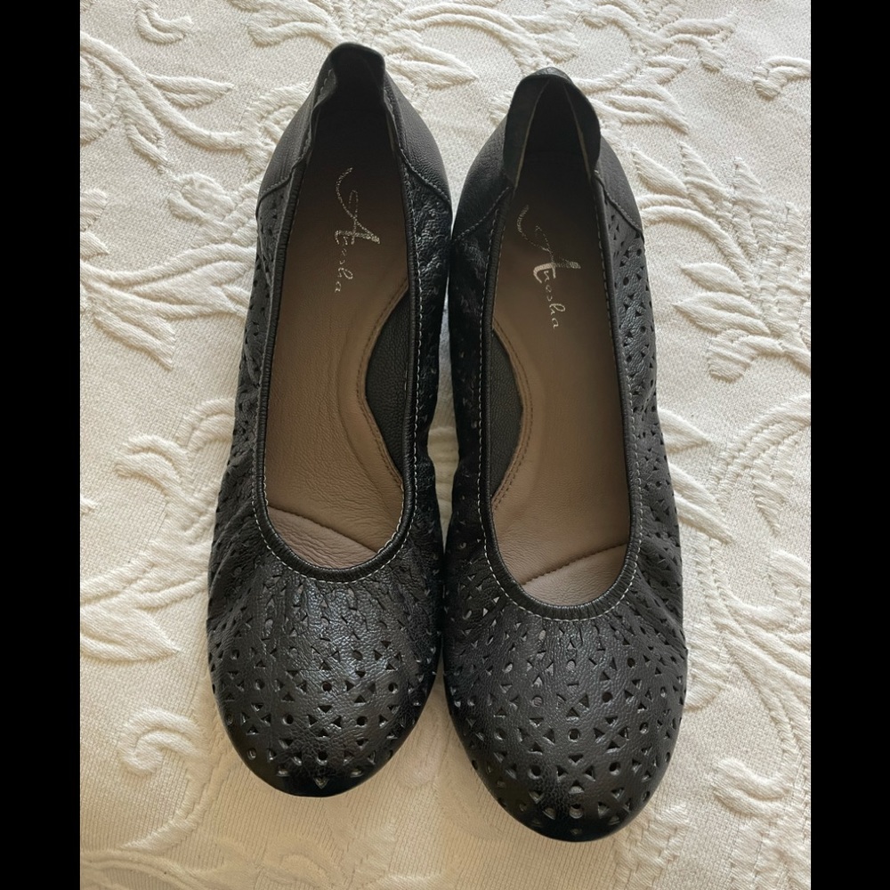 New Anesha Leather Ballet Flats sz 38.